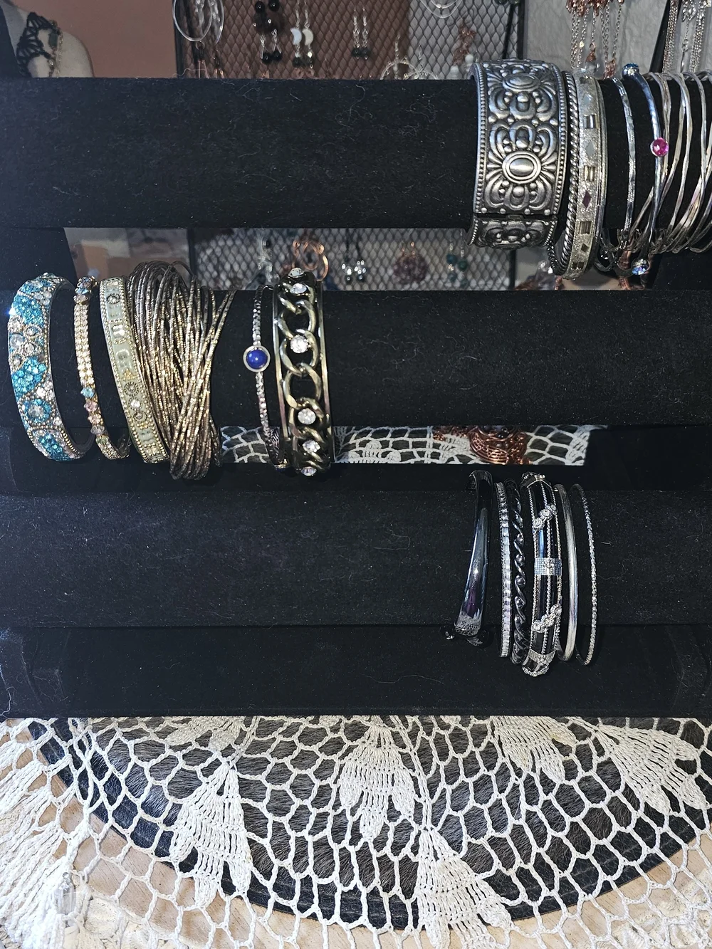Mixed Women’s Bracelet Set in Black, Silver and Turquoise Mixed Lot.